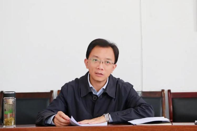 李东镇